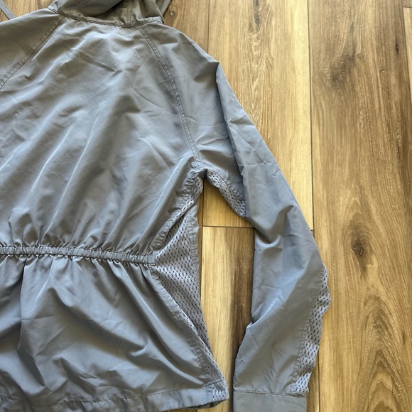 Merrell women’s Gray Hooded full zip Windbreaker Jacket size medium - Picture 4 of 5